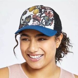 OISELLE - NWT Runner Trucker Hat Firenze Foldable Bill Mesh Bungie Toggle Back